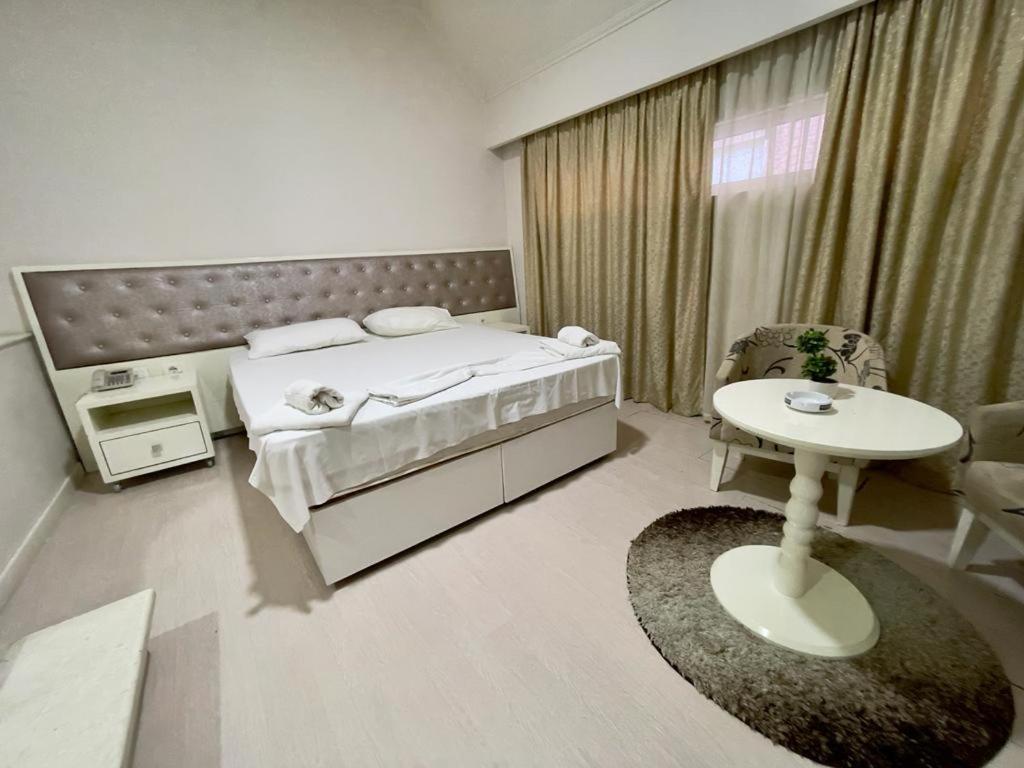 Select City Center Hotel Tirana Exterior foto